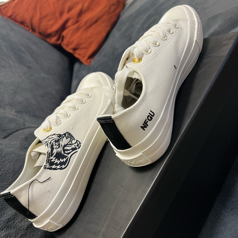 Darcsport Low Top off white/black